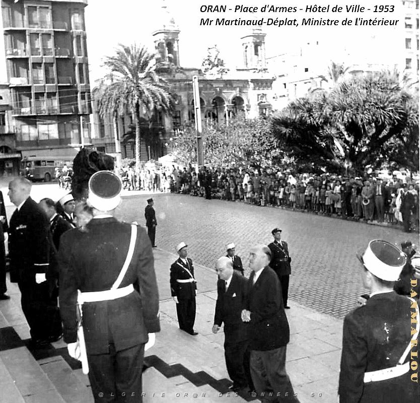 Oran - Place d'Armes - Mairie - Arrivee Ministre - 1953.jpg